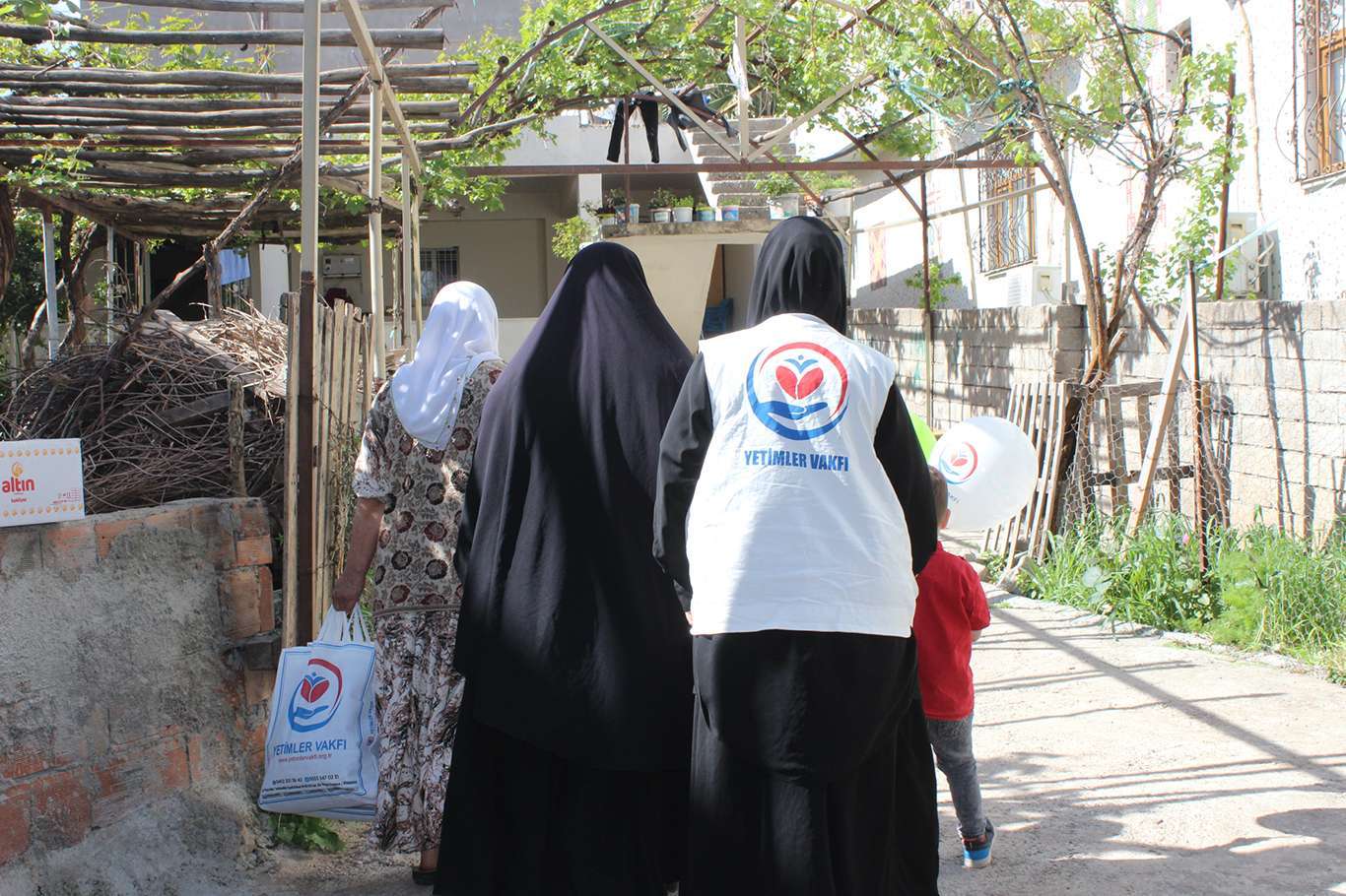 European Yetim Eli delivers food aid to hundreds of families in southeastern Turkey